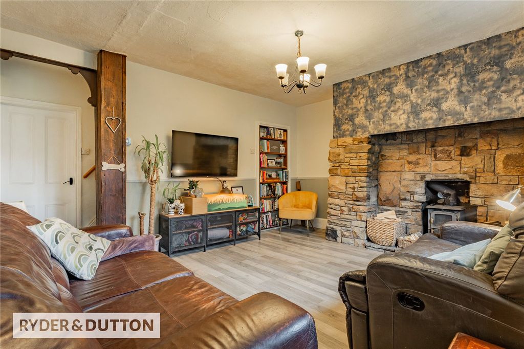 Property photo 3 of 20 Lounge