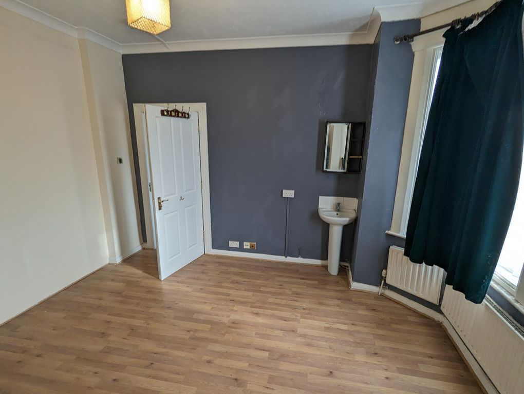 Property photo 3 of 25