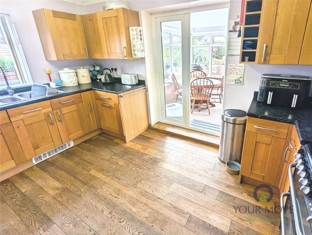 Property photo 3 of 25 Kitchen