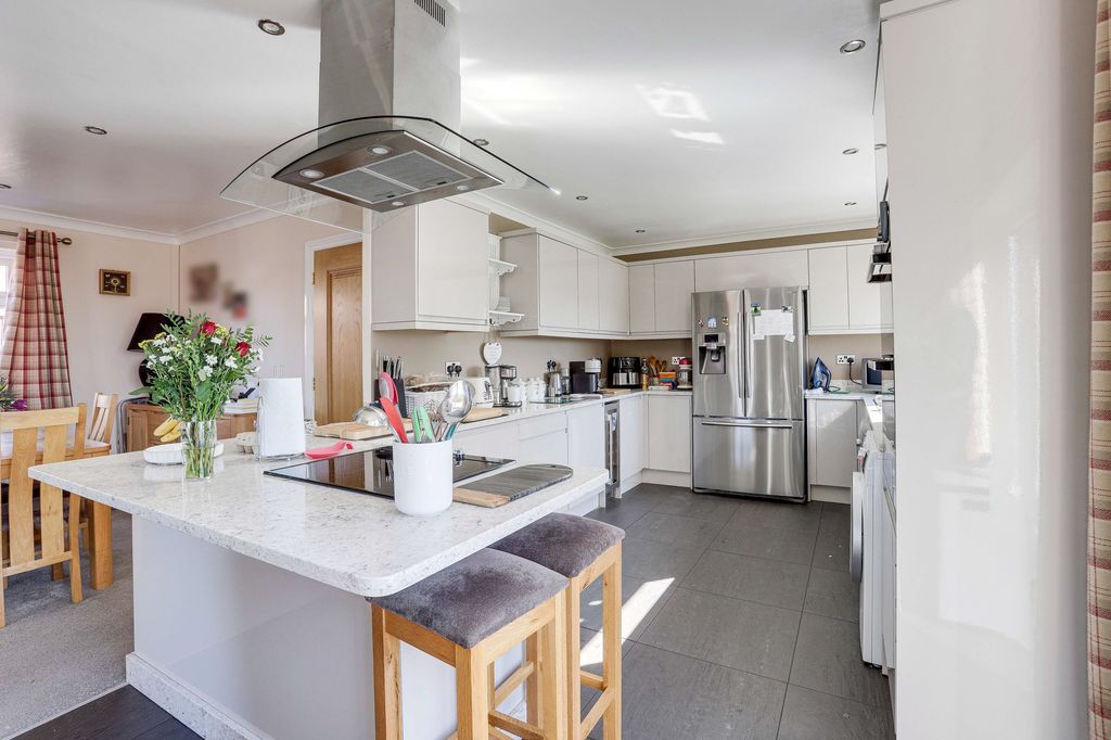 Property photo 2 of 23