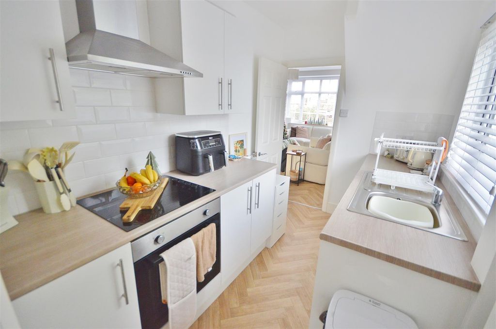 Property photo 3 of 13 Kitchen