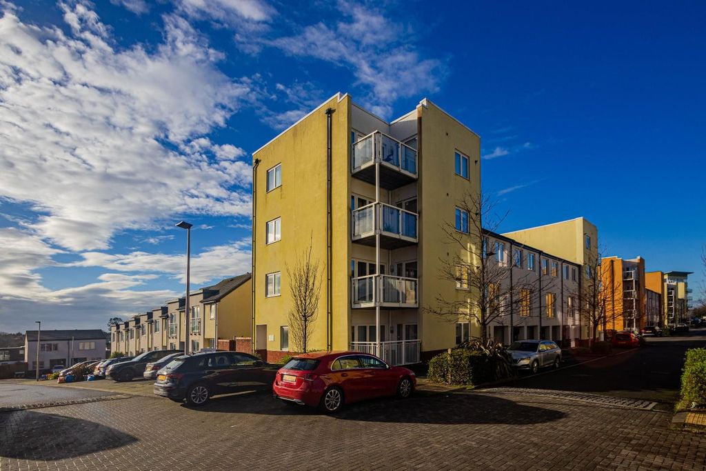 Property photo 1 of 12 Hollybush Rise-13.Jpg
