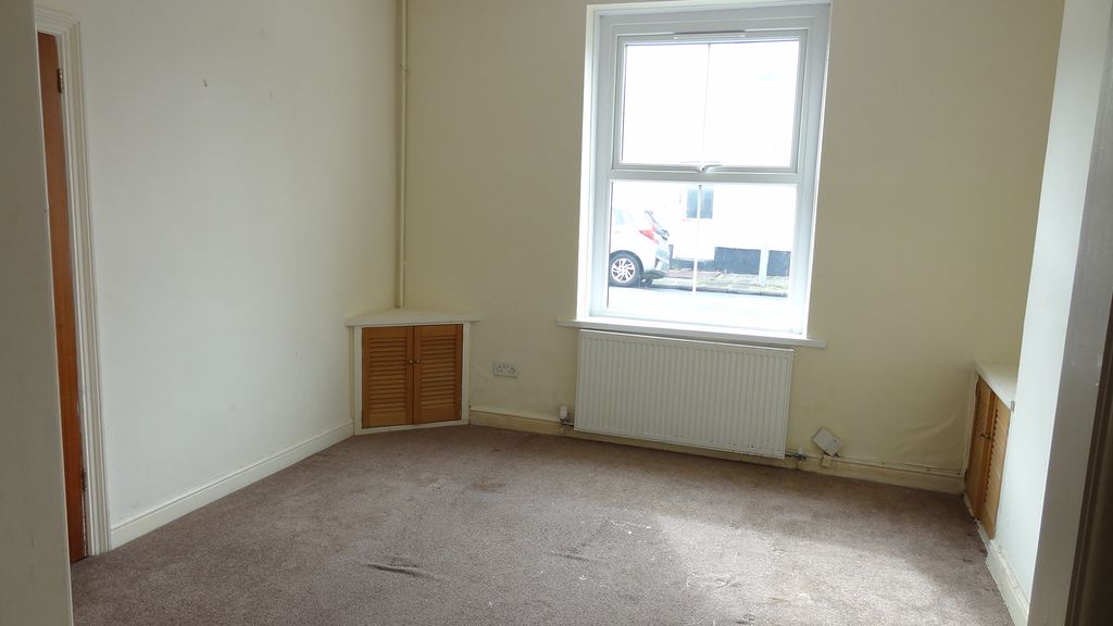 Property photo 3 of 21 Living Room (Photo 1)