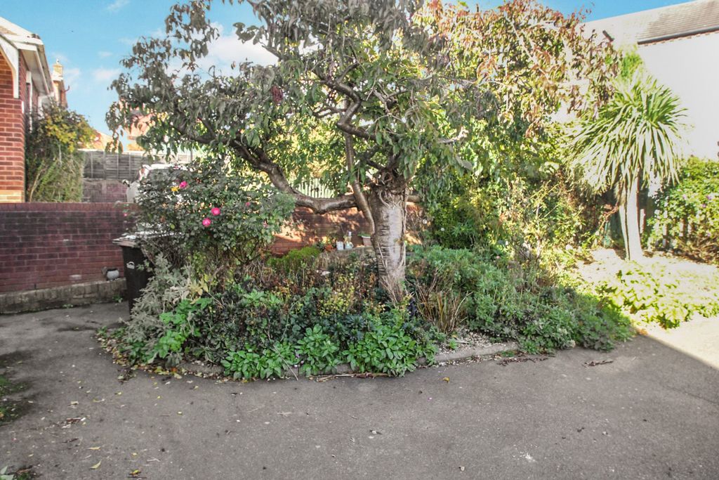 Property photo 3 of 19 Front Garden