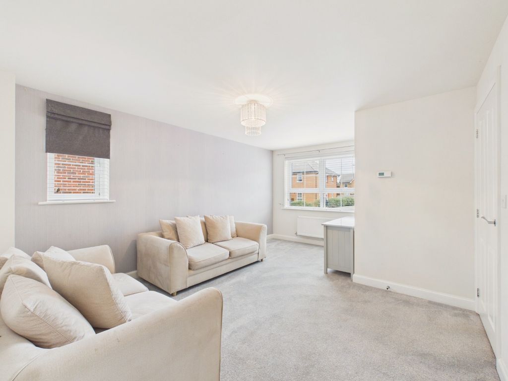 Property photo 3 of 21 5595095
