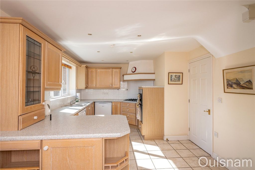 Property photo 3 of 32 Picture No. 24