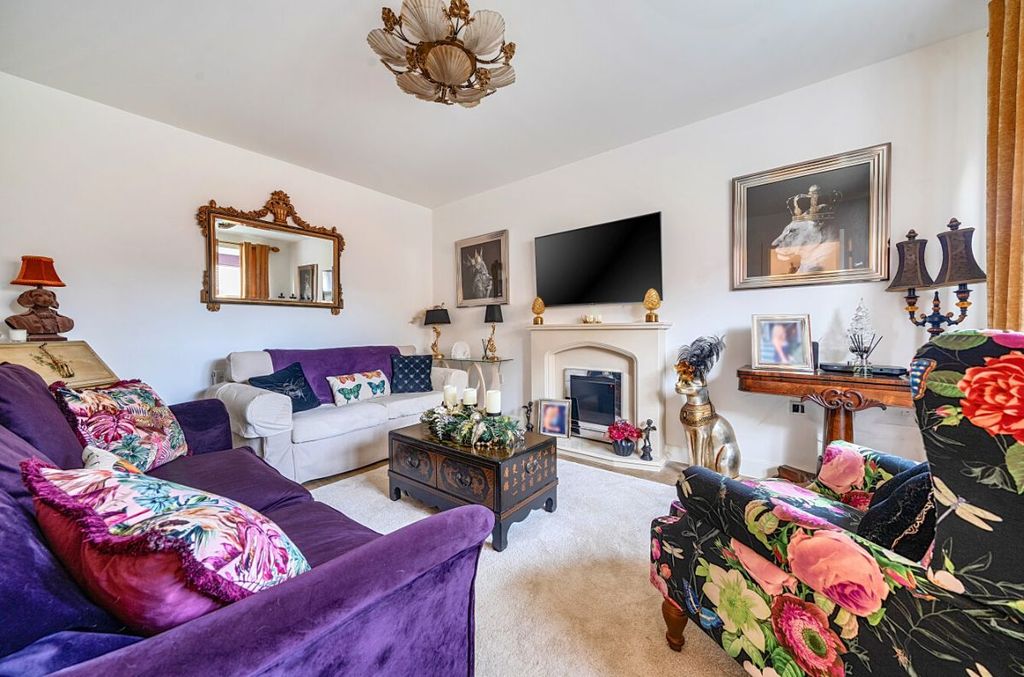 Property photo 3 of 18