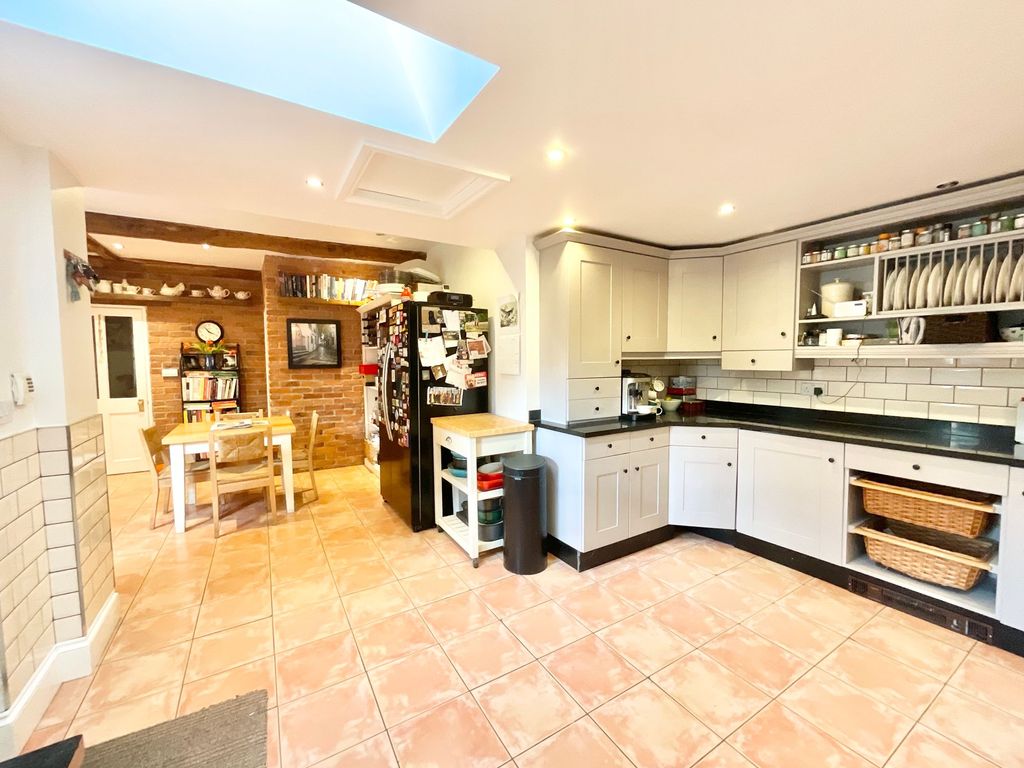 Property photo 3 of 34