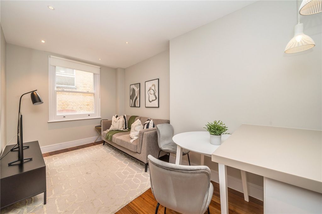 Property photo 3 of 8 Picture No. 16