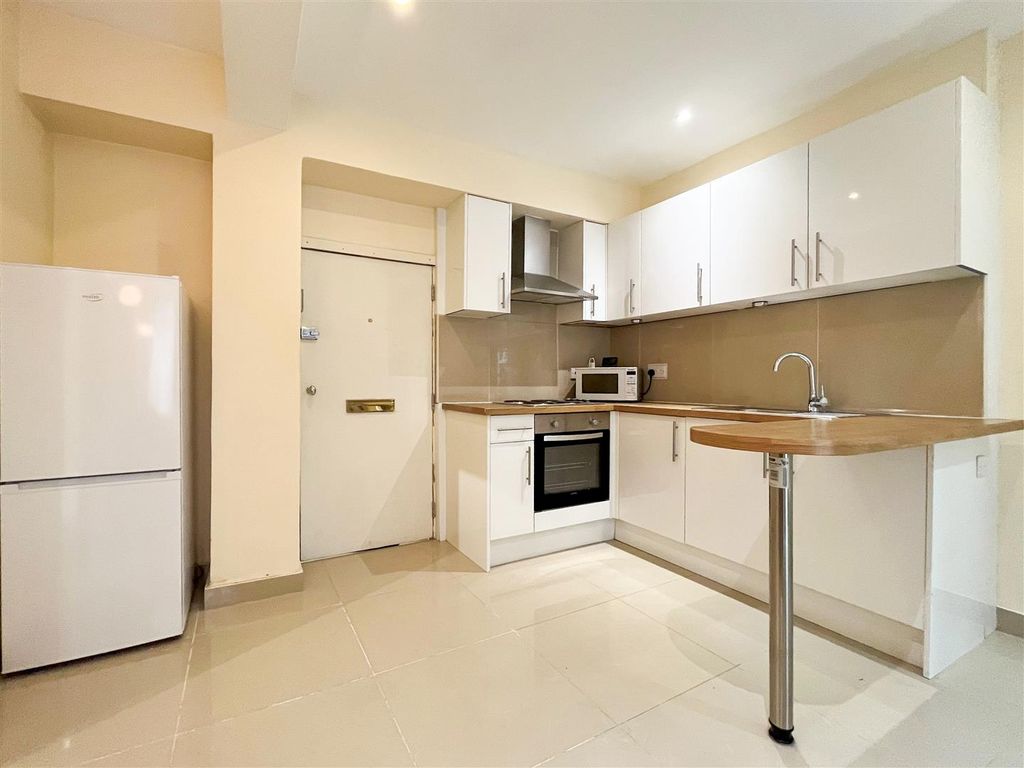 Property photo 2 of 6 Kitchen (1 Of 1).Jpg