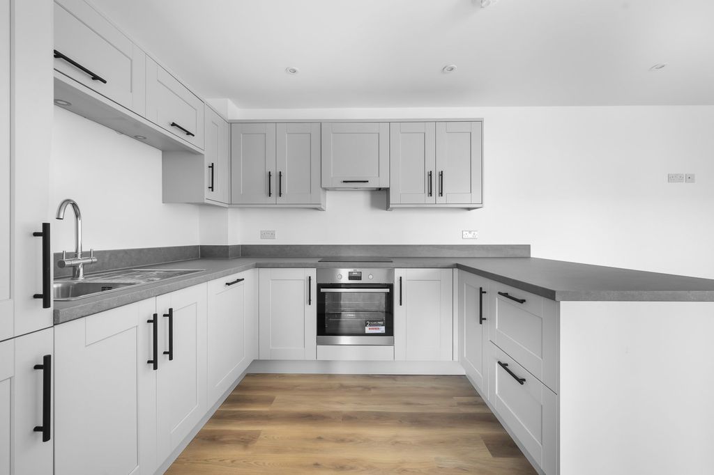 Property photo 2 of 9 Kitchen