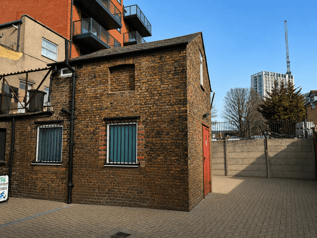 Property photo 1 of 9 Commercial Premises To Let €“ Southall