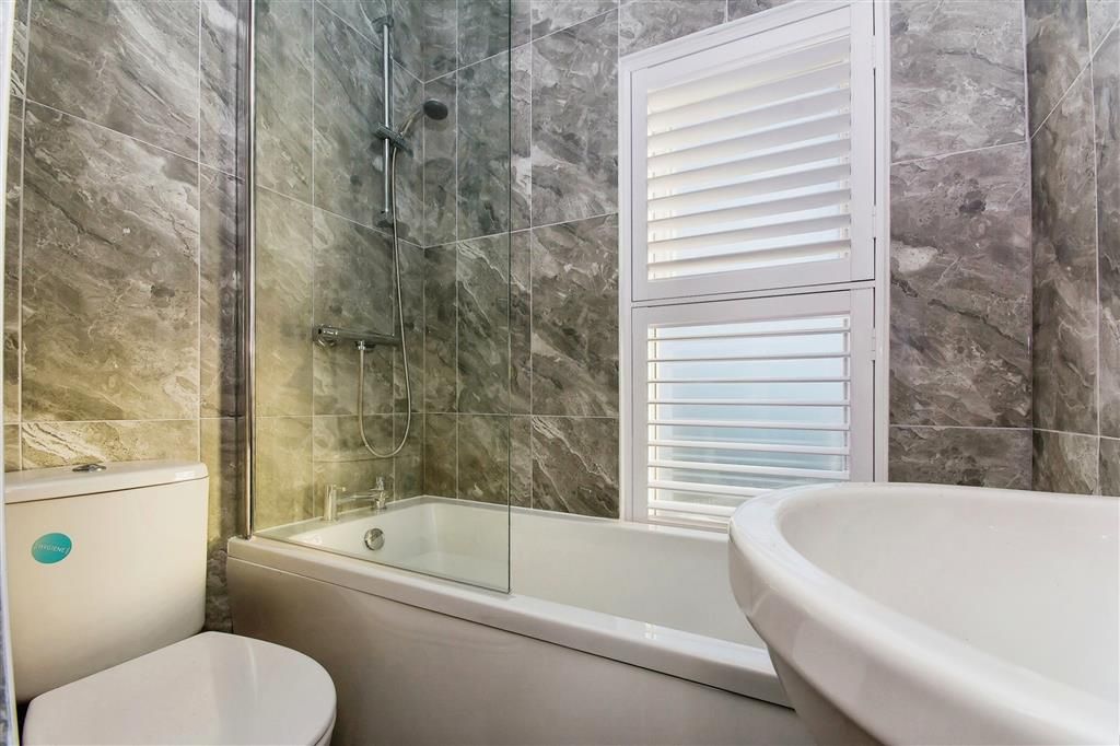 Property photo 2 of 10 Bathroom