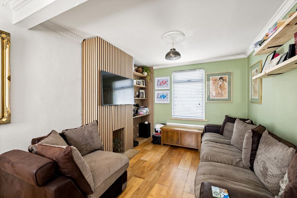 Property photo 2 of 11