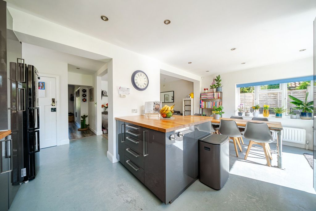 Property photo 2 of 16 Kitchen