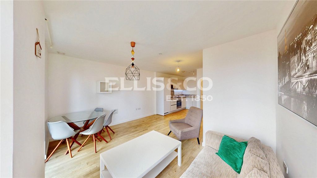 Property photo 2 of 18 Picture No. 21