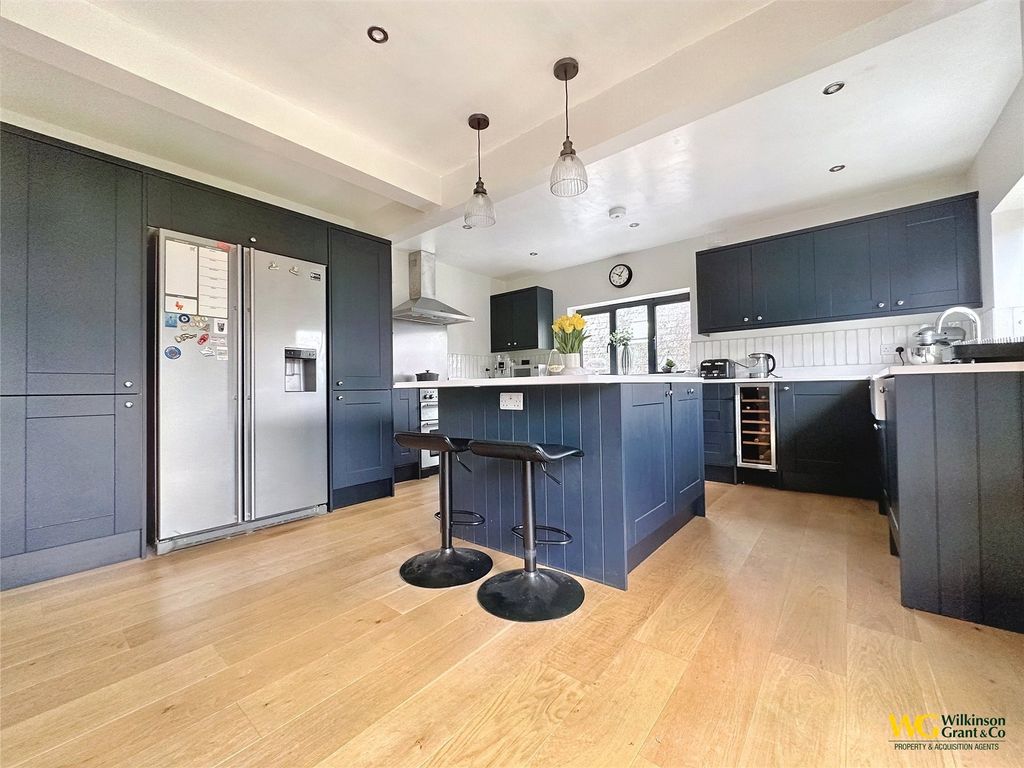 Property photo 2 of 14 Kitchen