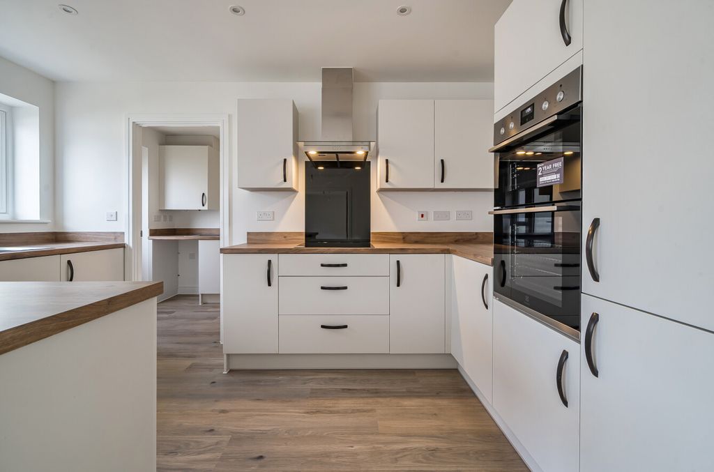 Property photo 3 of 10 Kitchen/Diner