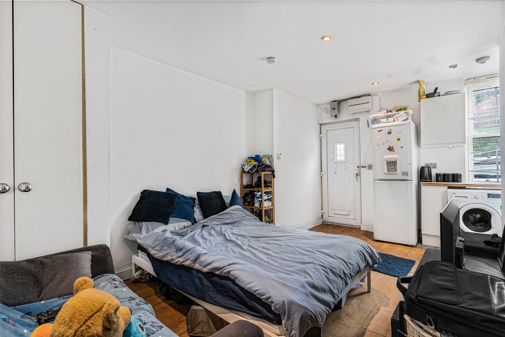 Property photo 1 of 8