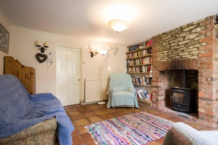 Property photo 3 of 8 Lounge