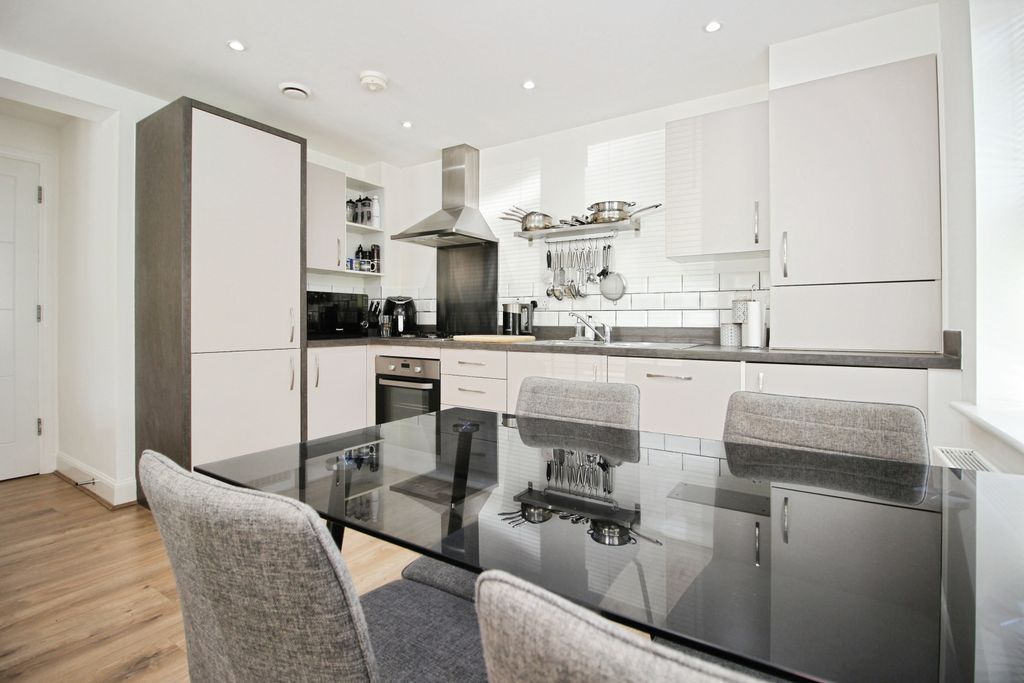 Property photo 3 of 15 Lounge / Kitchen