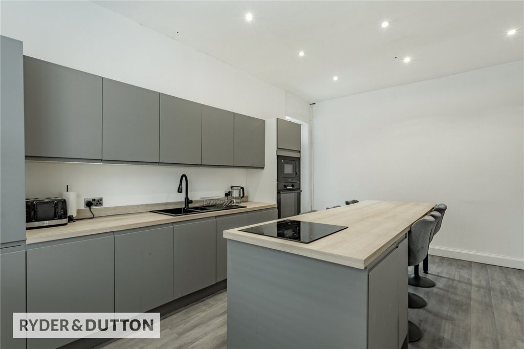 Property photo 2 of 15 Kitchen