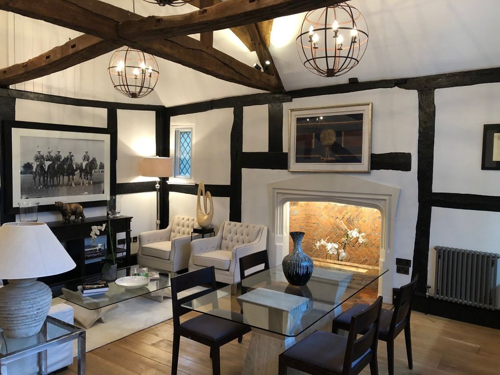 Property photo 2 of 20 Living Room