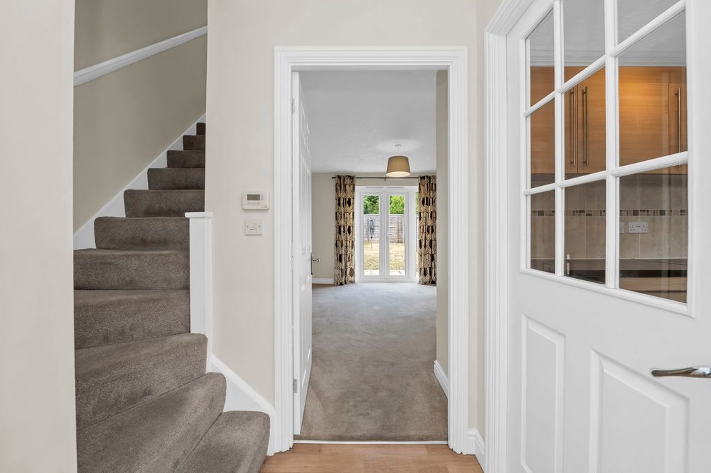 Property photo 2 of 11 Entrance Hall