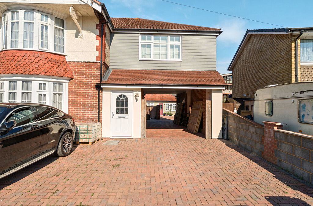 Property photo 1 of 8 1481388-18-6A3578...