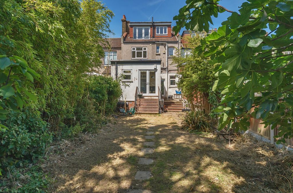 Property photo 3 of 21 1315215-2-686Fb77...