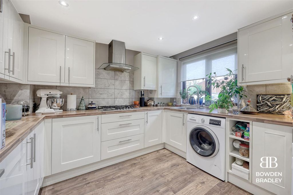 Property photo 1 of 19 Kitchen