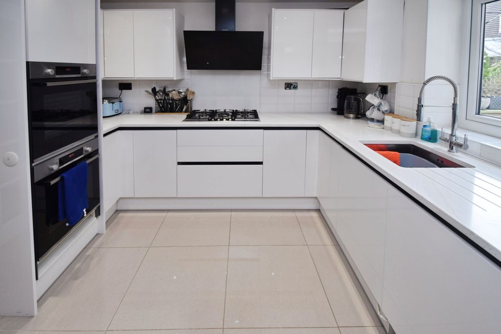 Property photo 3 of 16 47Ea77A6-Kitchen