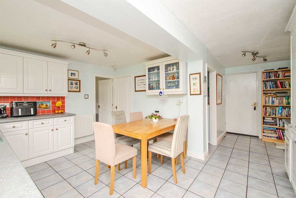 Property photo 3 of 29 Photo 23