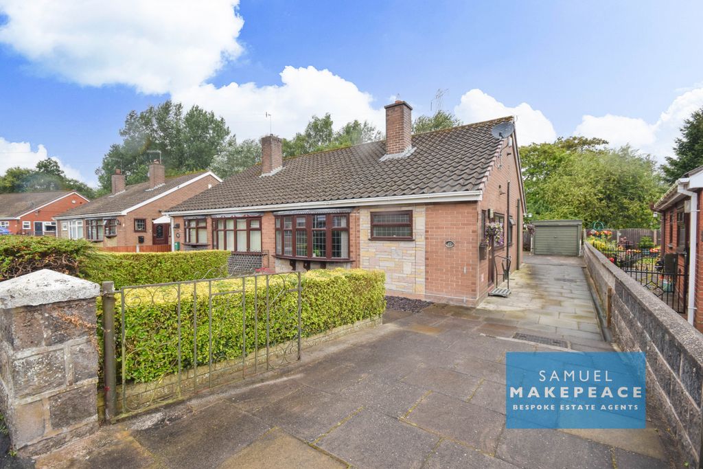 Property photo 1 of 17 Two Bed Semi Bungalow