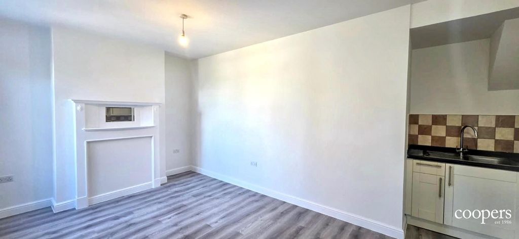 Property photo 1 of 6 Living Room