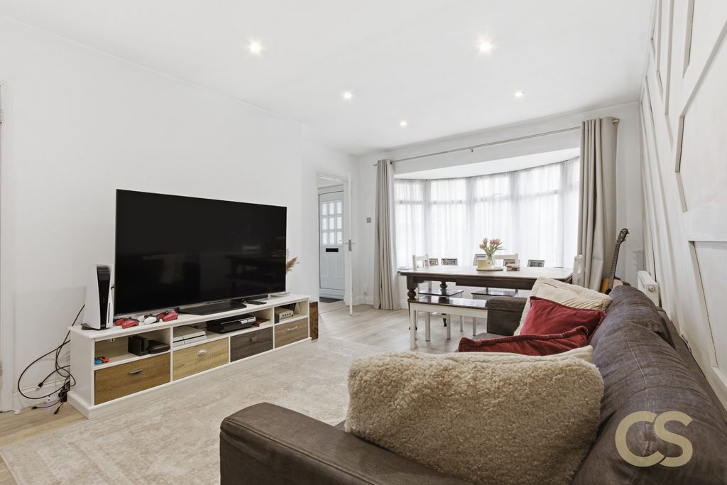 Property photo 2 of 19 5097432