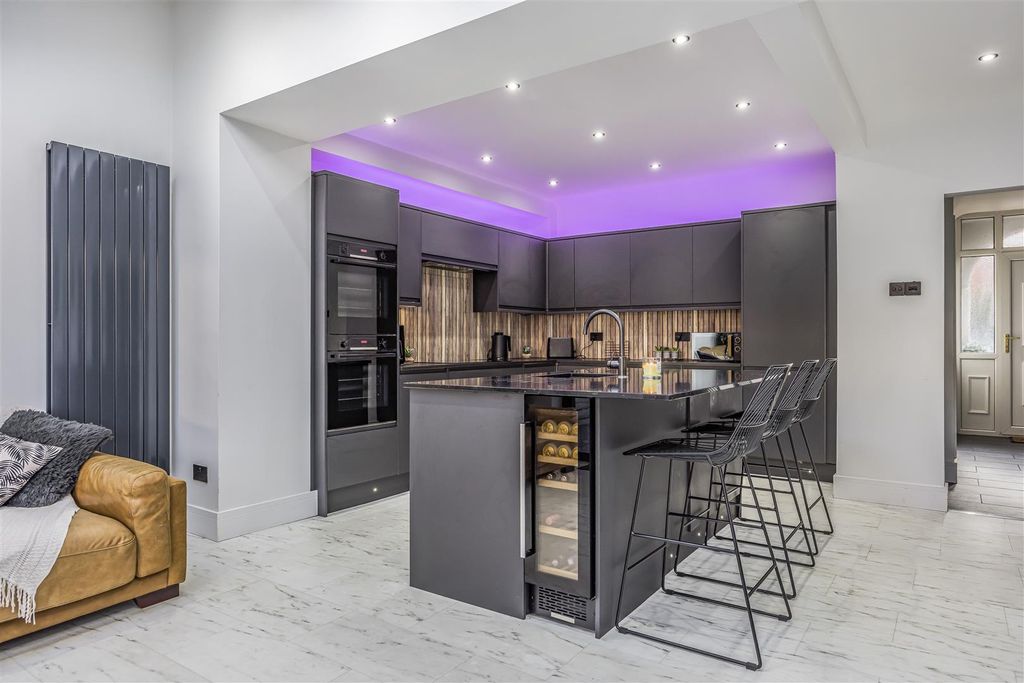 Property photo 3 of 28 7 Langdale Avenue, Drayton-Porticomarketing-Soldby