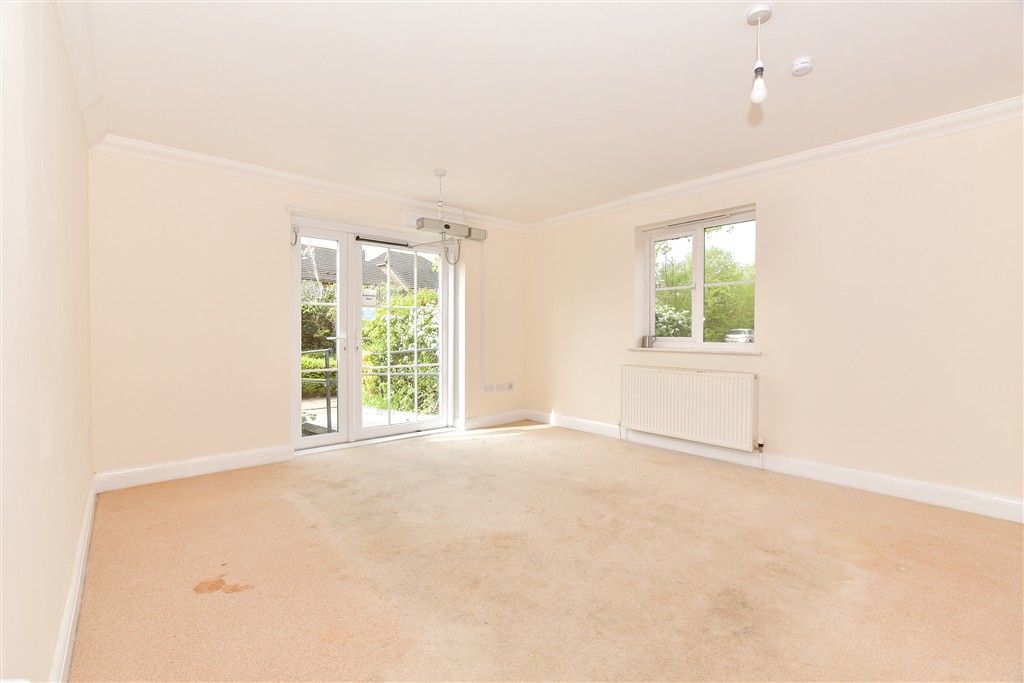 Property photo 2 of 11 Lounge