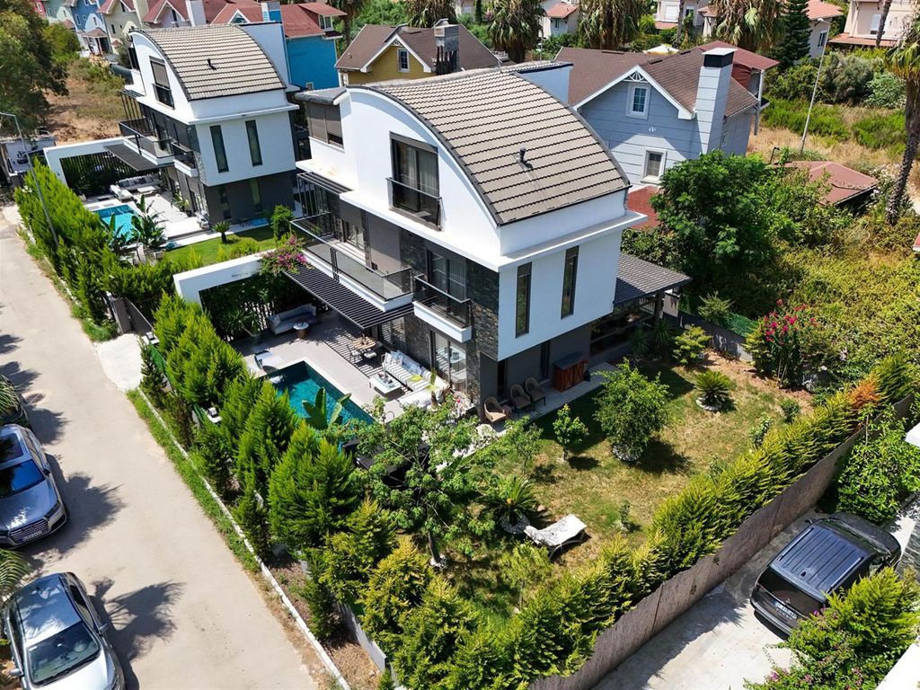 Property photo 1 of 24 Tasteful Detached Villa For Sale With Private Facilities In Belek - Large Well-Kept Garden With Privacy