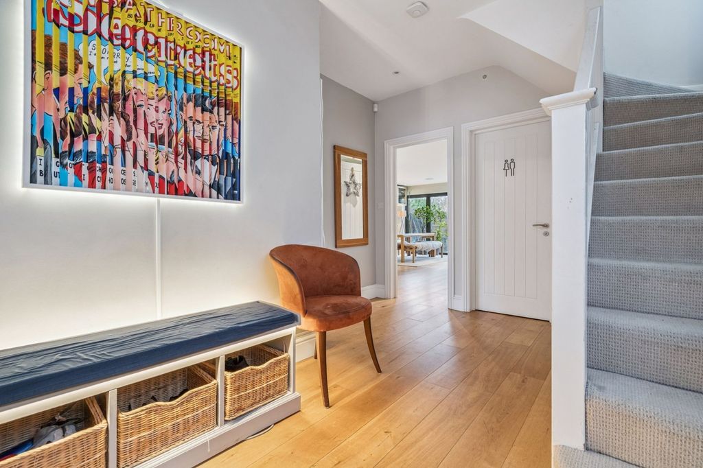 Property photo 2 of 23