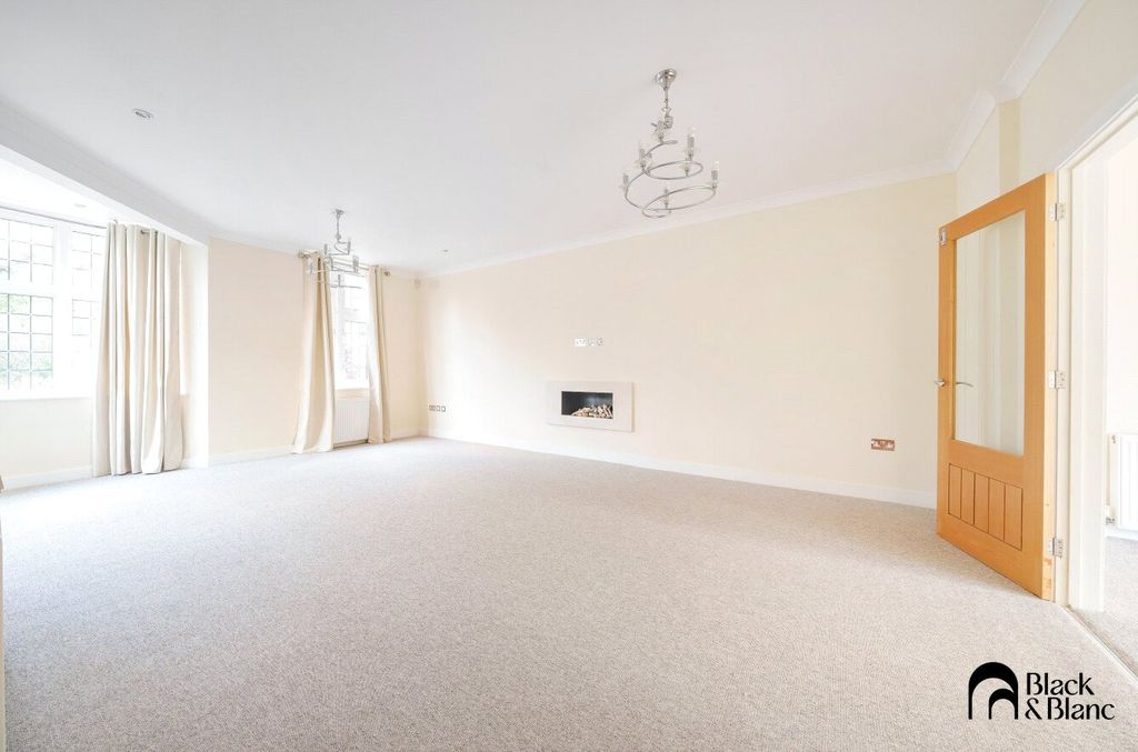 Property photo 3 of 28 Reception Room