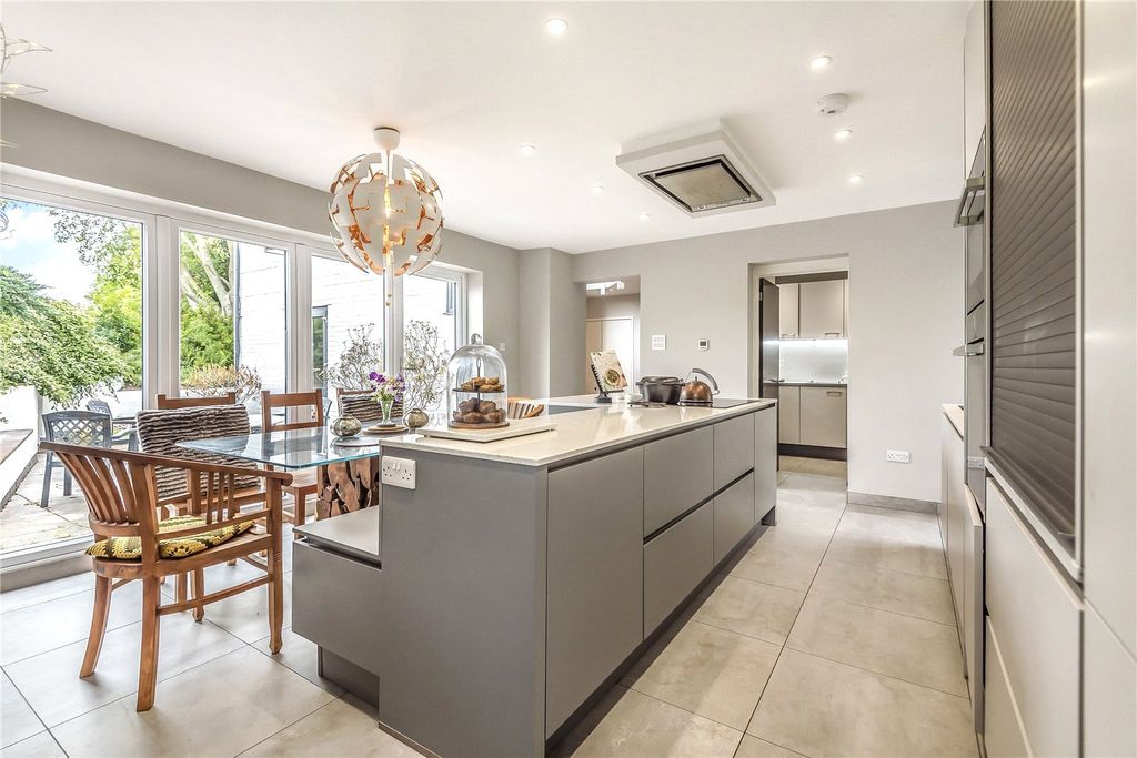 Property photo 2 of 12 Picture No. 22