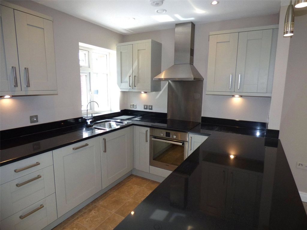 Property photo 2 of 7 Kitchen