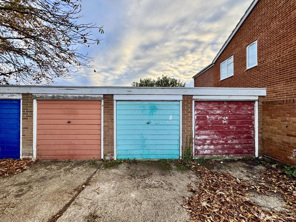 Property photo 2 of 3 Garage