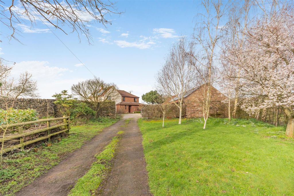 Property photo 1 of 40