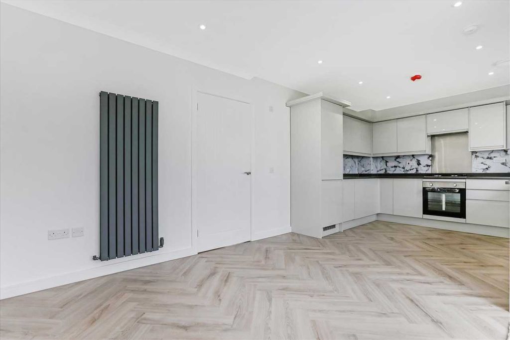 Property photo 3 of 32 Kitchen Dining (2)