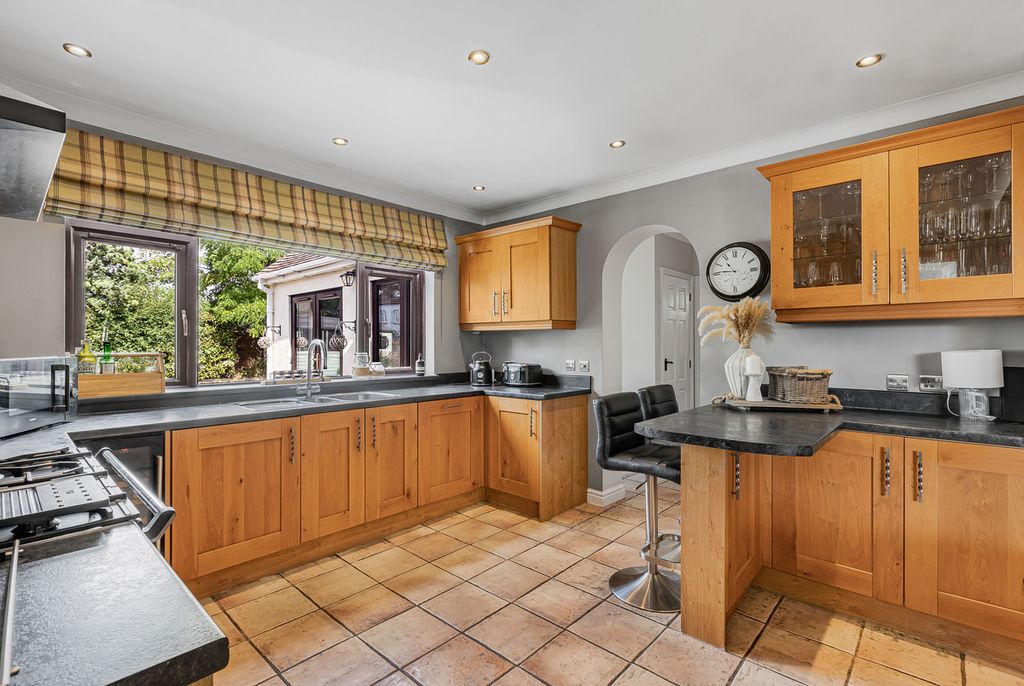 Property photo 2 of 41