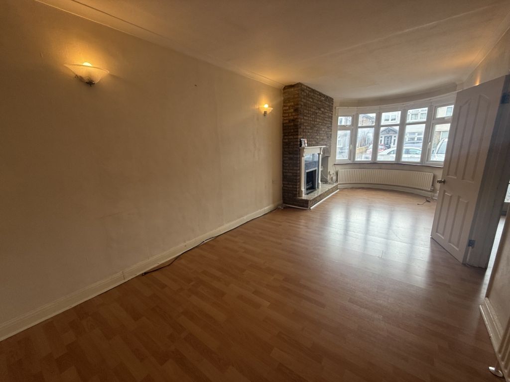 Property photo 3 of 11 Gallery