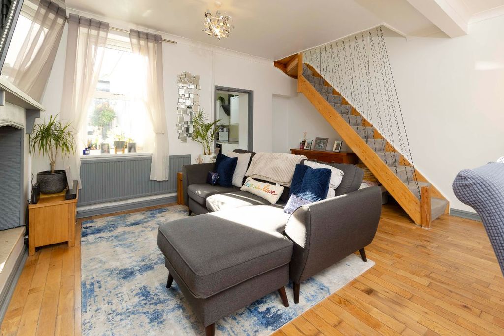 Property photo 3 of 37