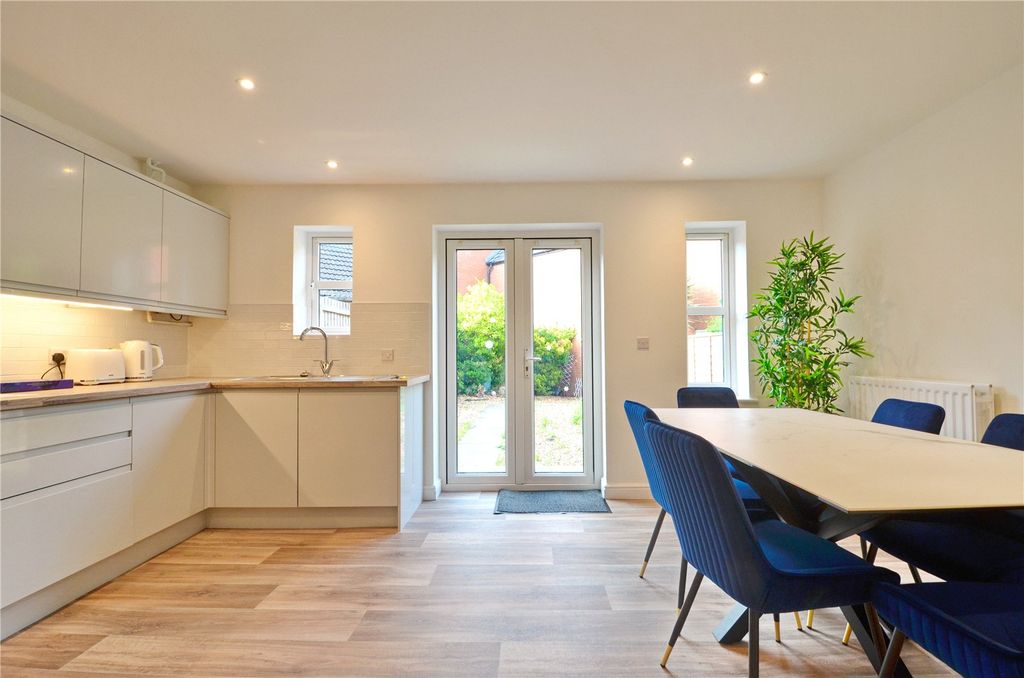 Property photo 3 of 17 Picture No. 14